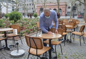 Mainz& "Desinfektionsorgien unverzüglich stoppen" - Desinfektionsmittel schädigen Haut, Nerven und Lungen, warnen Experten "Desinfektionsorgien unverzüglich stoppen" - Desinfektionsmittel schädigen Haut, Nerven und Lungen, warnen Experten
