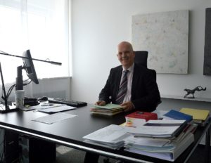 Mainz& Landesdatenschutzbeauftragter Kugelmann: Corona-Warn-App darf nicht zur Eintrittskarte werden Landesdatenschutzbeauftragter Kugelmann: Corona-Warn-App darf nicht zur Eintrittskarte werden