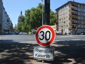 Mainz& Führt Tempo 30 zur Reduzierung von Schadstoffen? - ADAC: "Sehen nicht, dass Rechnung aufgeht" Führt Tempo 30 zur Reduzierung von Schadstoffen? - ADAC: "Sehen nicht, dass Rechnung aufgeht"