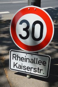 Mainz& Führt Tempo 30 zur Reduzierung von Schadstoffen? - ADAC: "Sehen nicht, dass Rechnung aufgeht" Führt Tempo 30 zur Reduzierung von Schadstoffen? - ADAC: "Sehen nicht, dass Rechnung aufgeht"