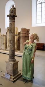Mainz& Mainzer Landesmuseum: Mittelalter-Diplom und Bogenschießen, Führung mit Römerin Aurelia Mainzer Landesmuseum: Mittelalter-Diplom und Bogenschießen, Führung mit Römerin Aurelia