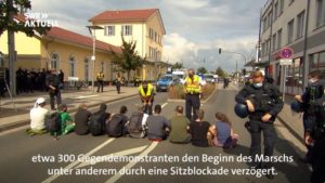 Mainz& Schwere Vorwürfe gegen Polizeieinsatz in Ingelheim: Mehr als 100 Verletzte bei Einkesselungen Schwere Vorwürfe gegen Polizeieinsatz in Ingelheim: Mehr als 100 Verletzte bei Einkesselungen